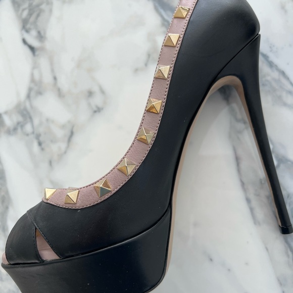 Authentic Valentino Heels 👠 - Picture 3 of 12